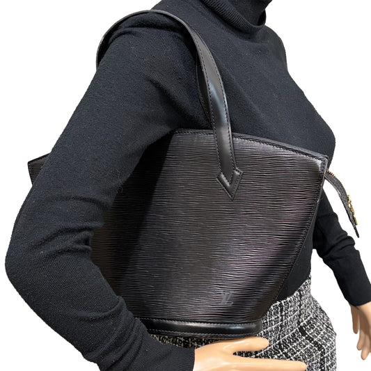 #8252 LOUIS VUITTON St Jacques PM