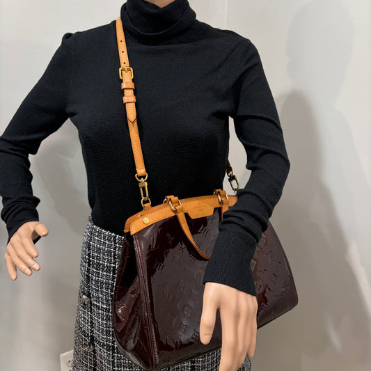 #8241 LOUIS VUITTON Amarante  Vernis Brea MM