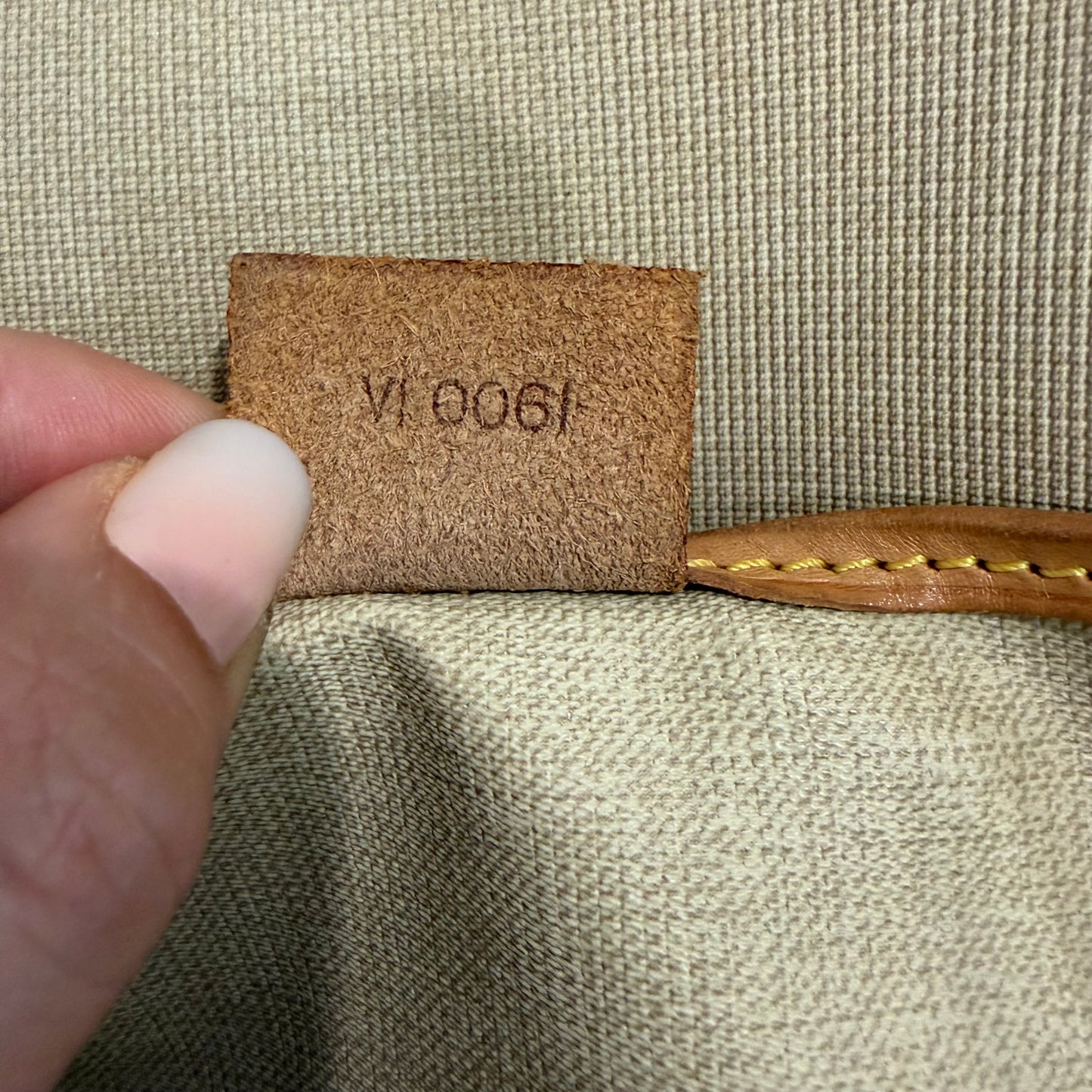 8913 LOUIS VUITTON Monogram Excursion