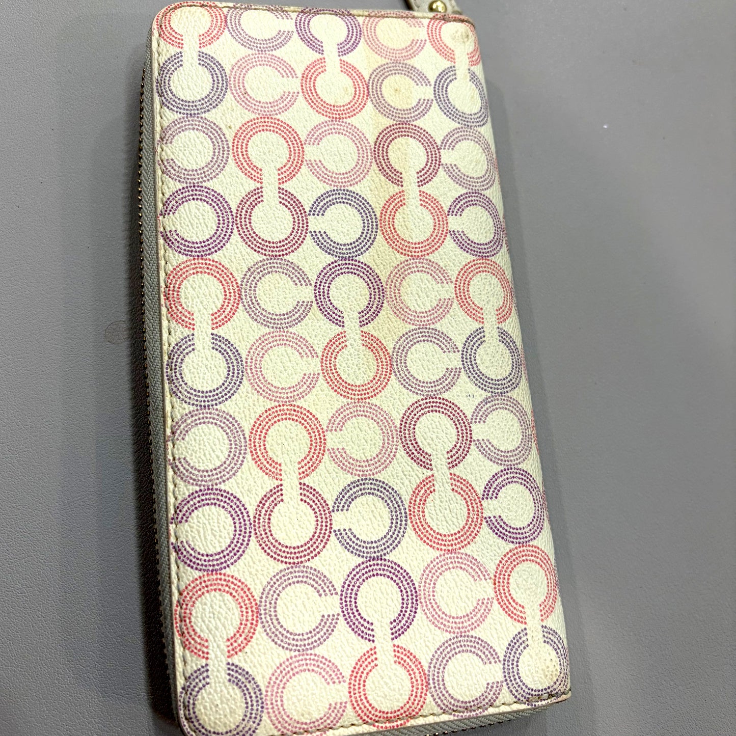 1215-08 COACH Zip Wallet