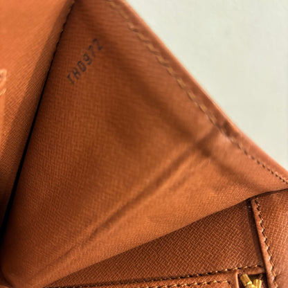 8872 LOUIS VUITTON Dame 29