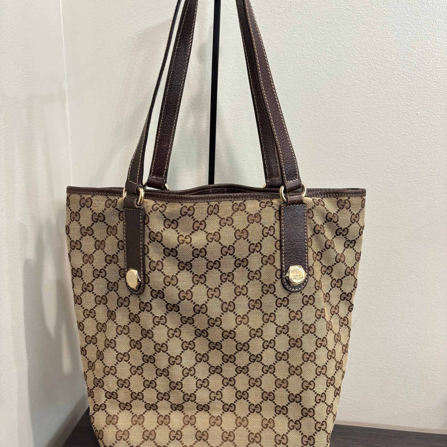 8875 GUCCI GG Canvas Charmy Tote