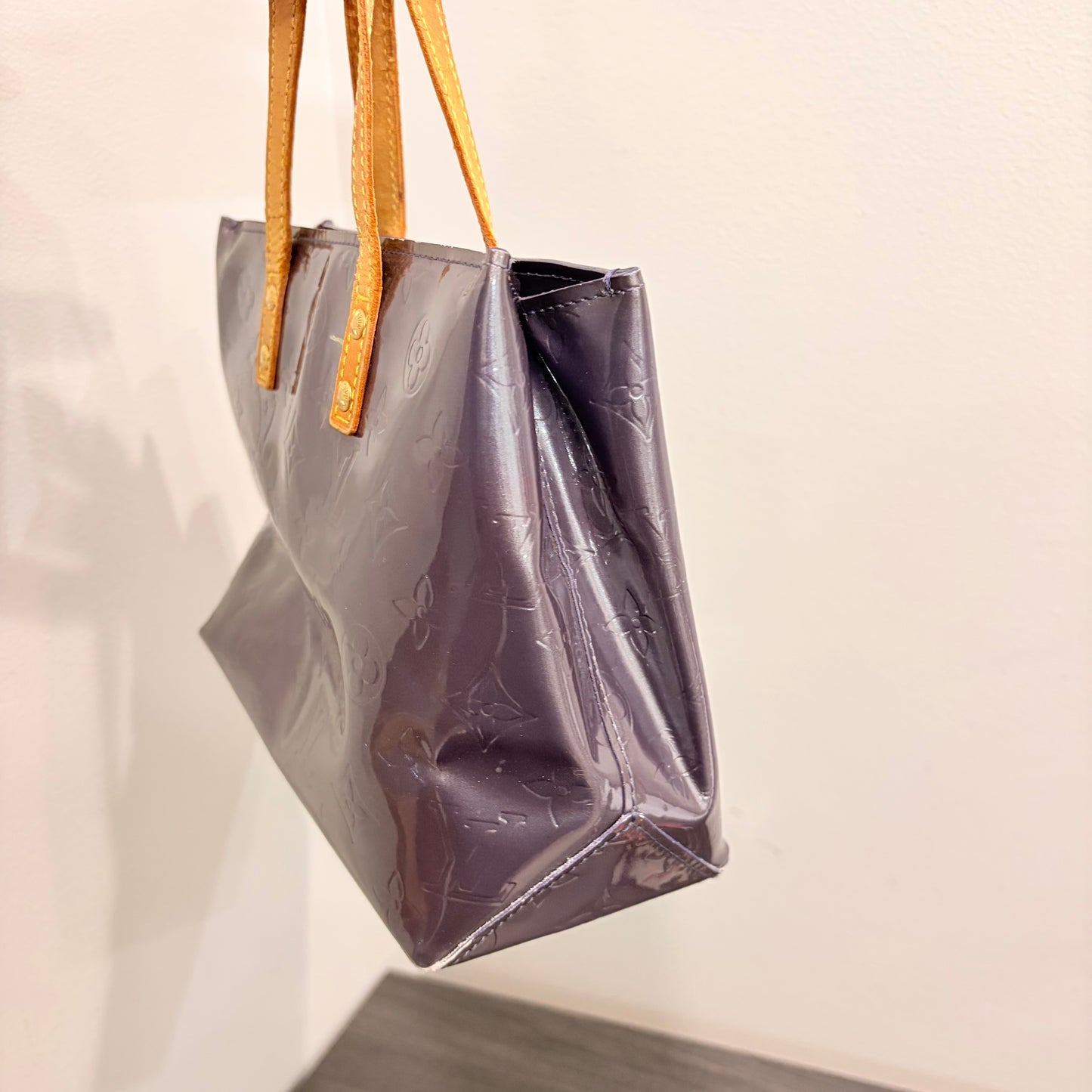 #8201 LOUIS VUITTON Purple Vernis Reade PM