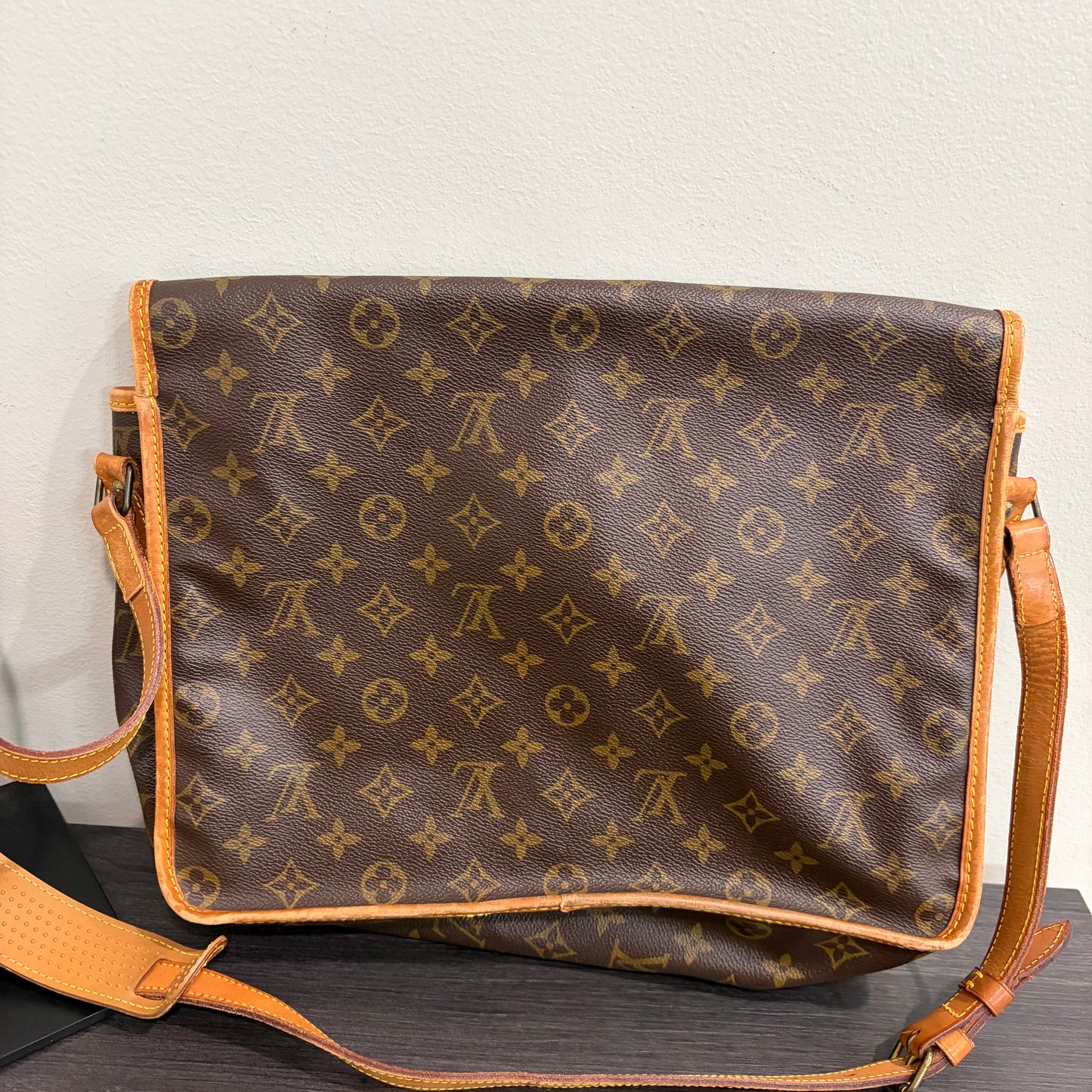 #3206 LOUIS VUITTON  Monogram  Gibeciere GM