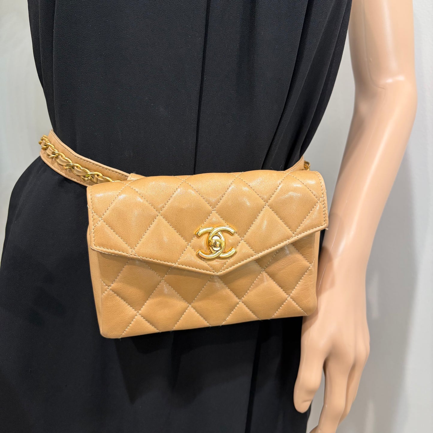 #1103 CHANEL Vintage Beige Lambskin Belt Bag