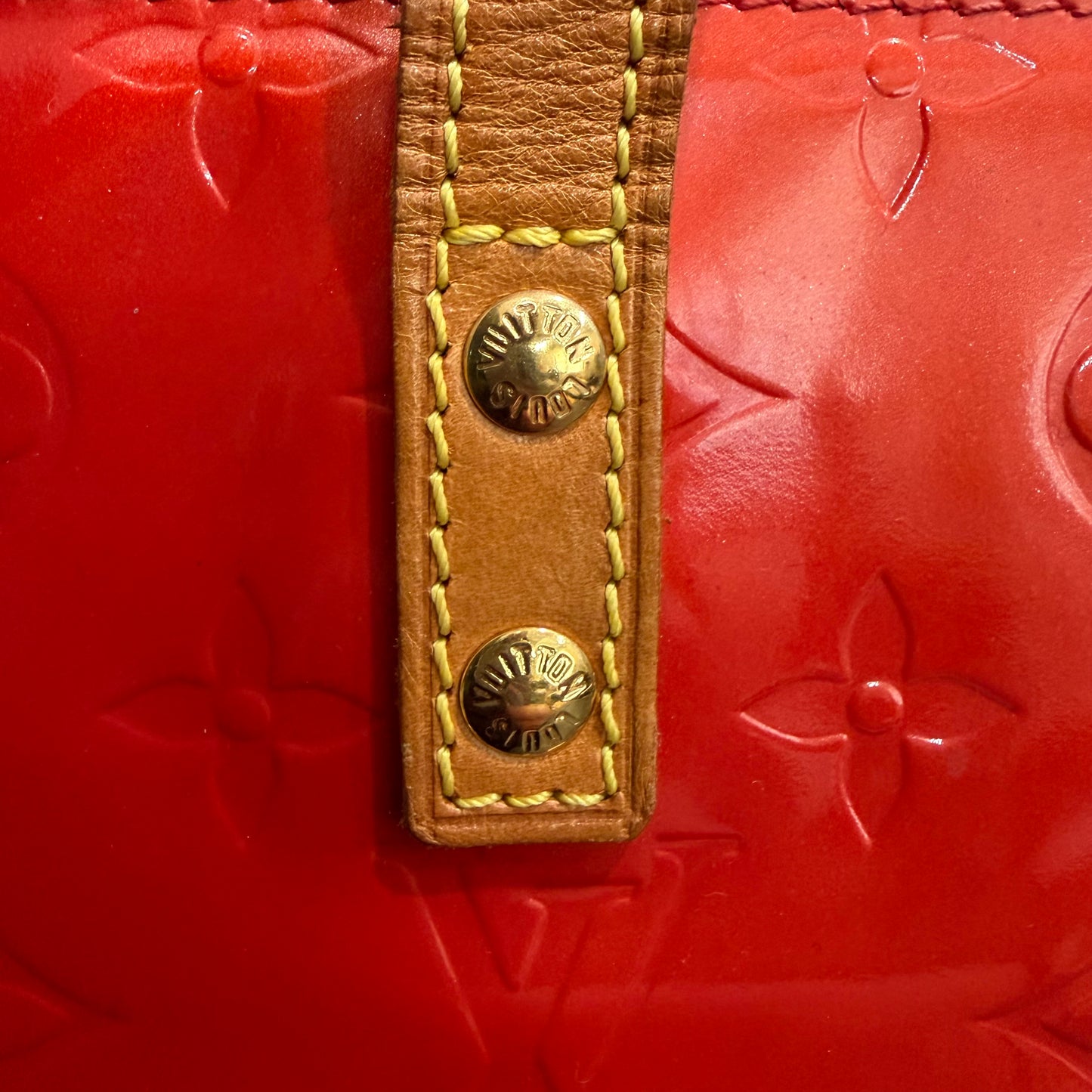 #9104 LOUIS VUITTON Red Vernis Reade PM