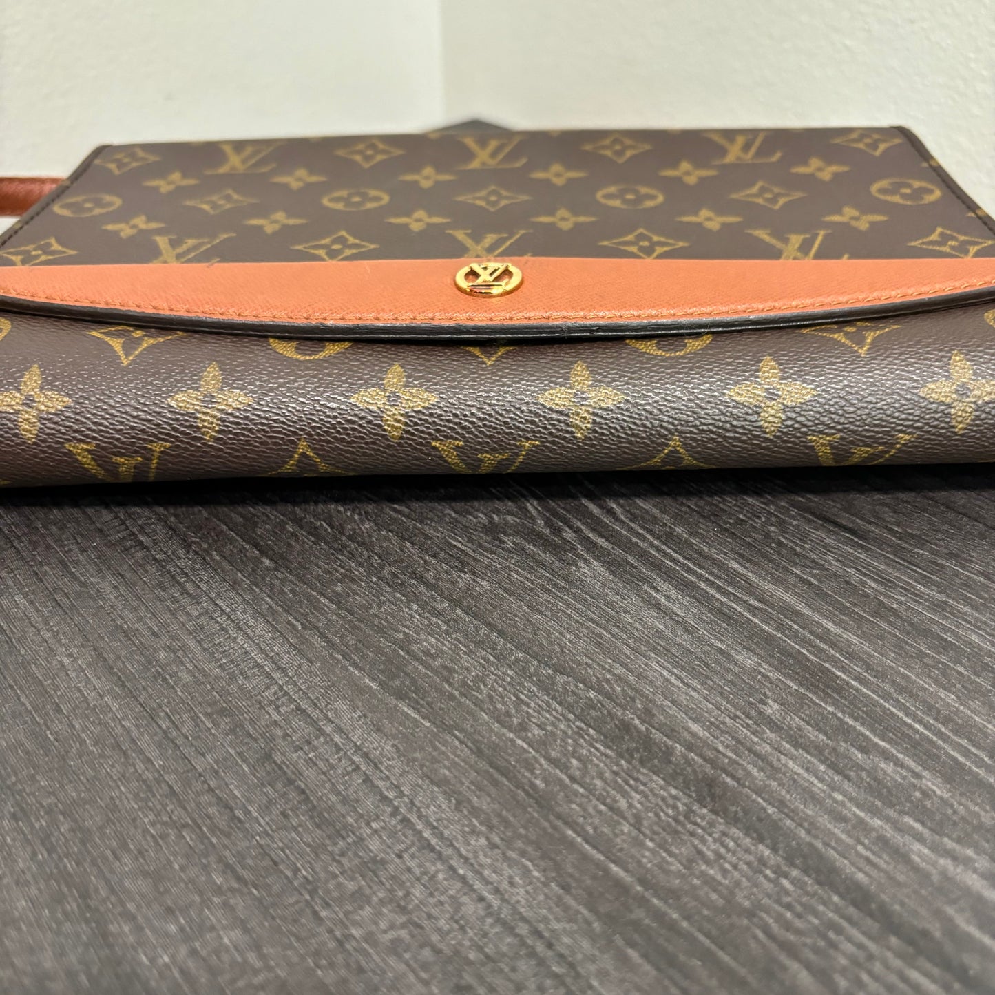 #330 LOUIS VUITTON Bordeaux 27 Crossbody