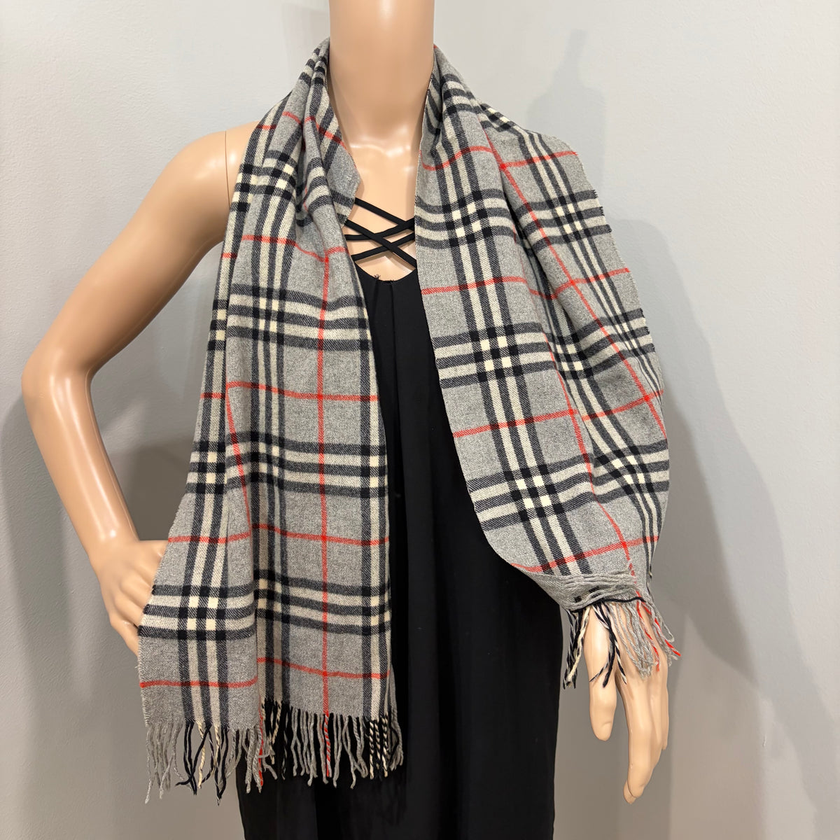 BURBERRY Vintage Grey Scarf(Oct 31)
