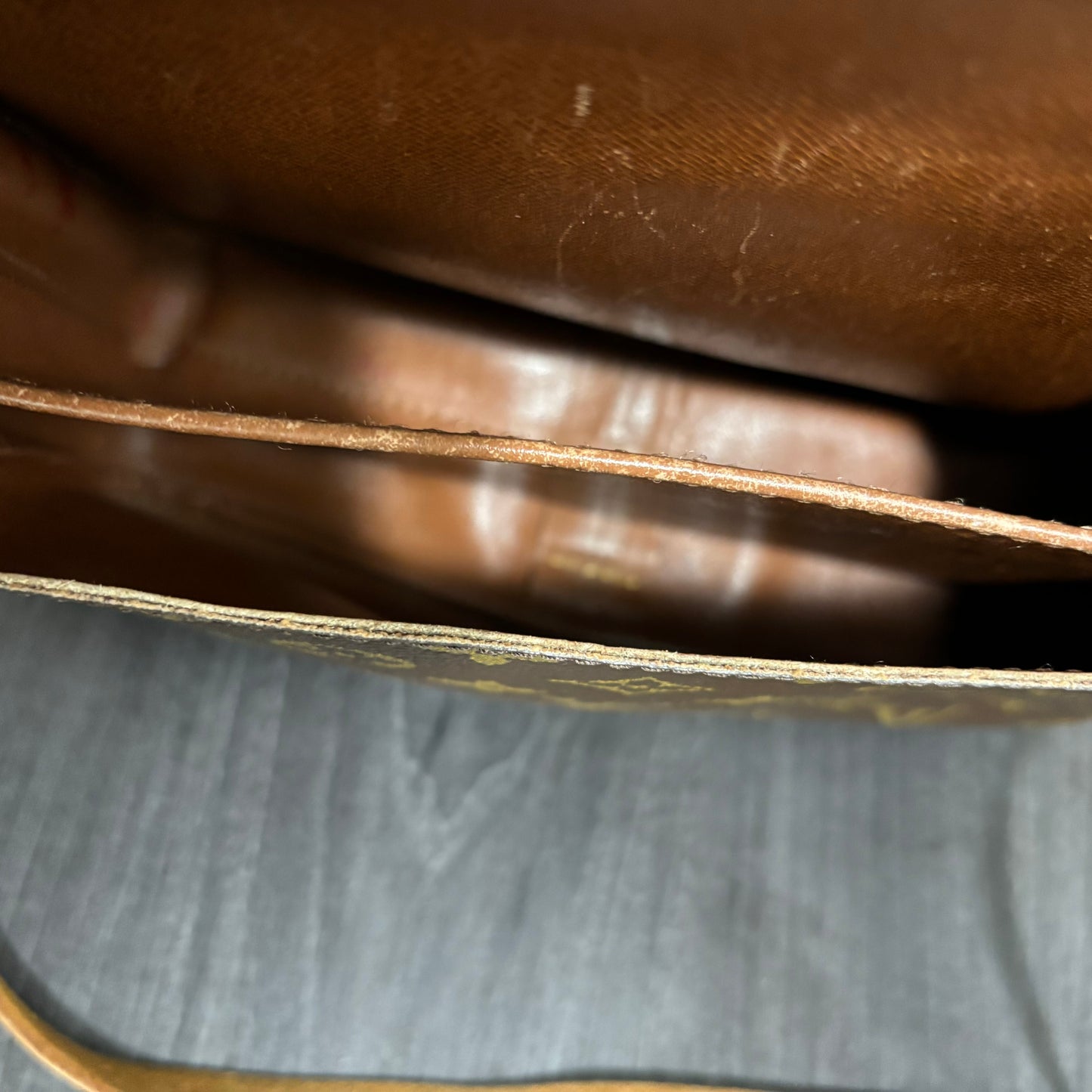 #228 LOUIS VUITTON Cartouchiere GM