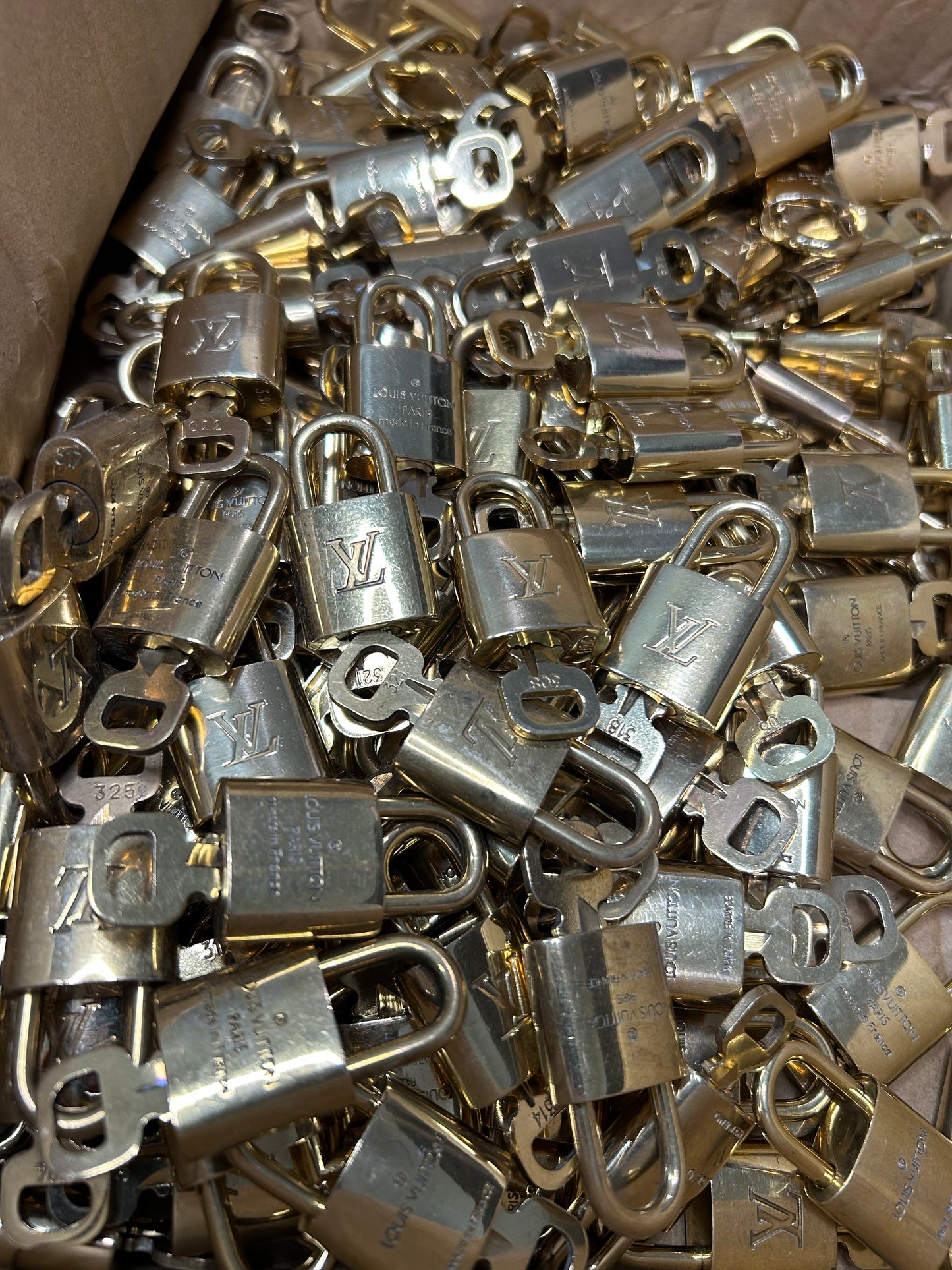 LOUIS VUITTON Lock & Key - Set of 10