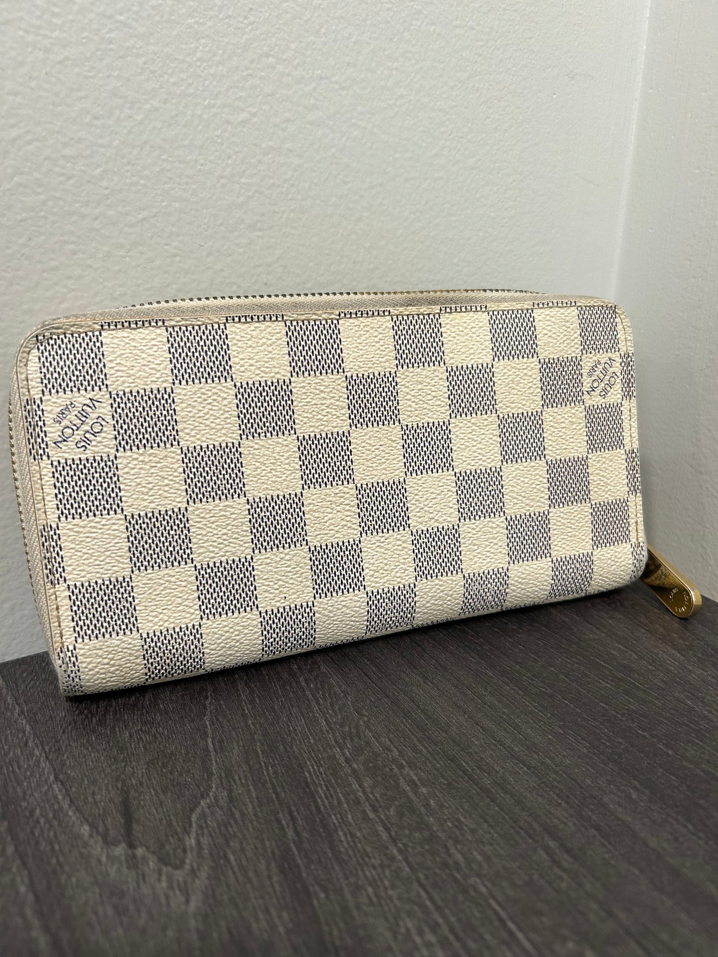 SOLD! Louis Vuitton Damier Zippy Wallet