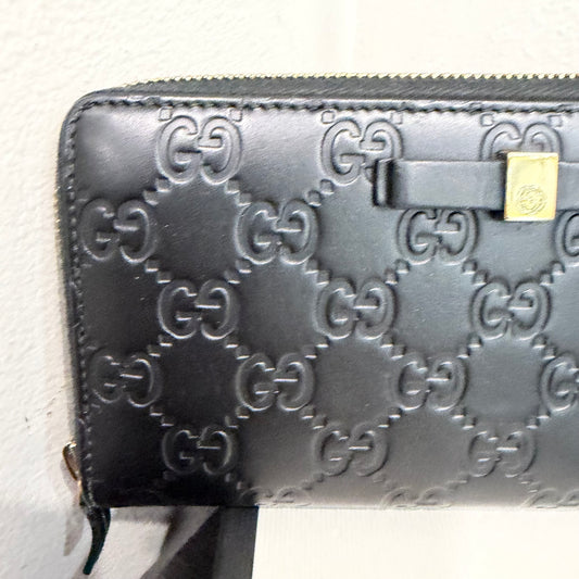 #3233 GUCCI Black Zip Wallet