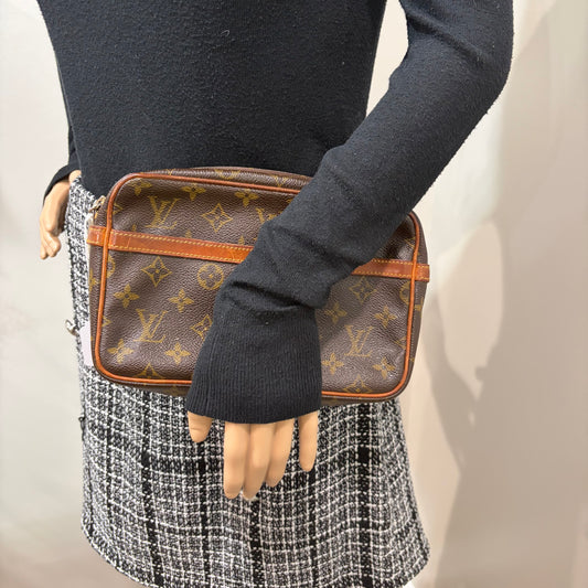 8914 LOUIS VUITTON Monogram Compiegne 23