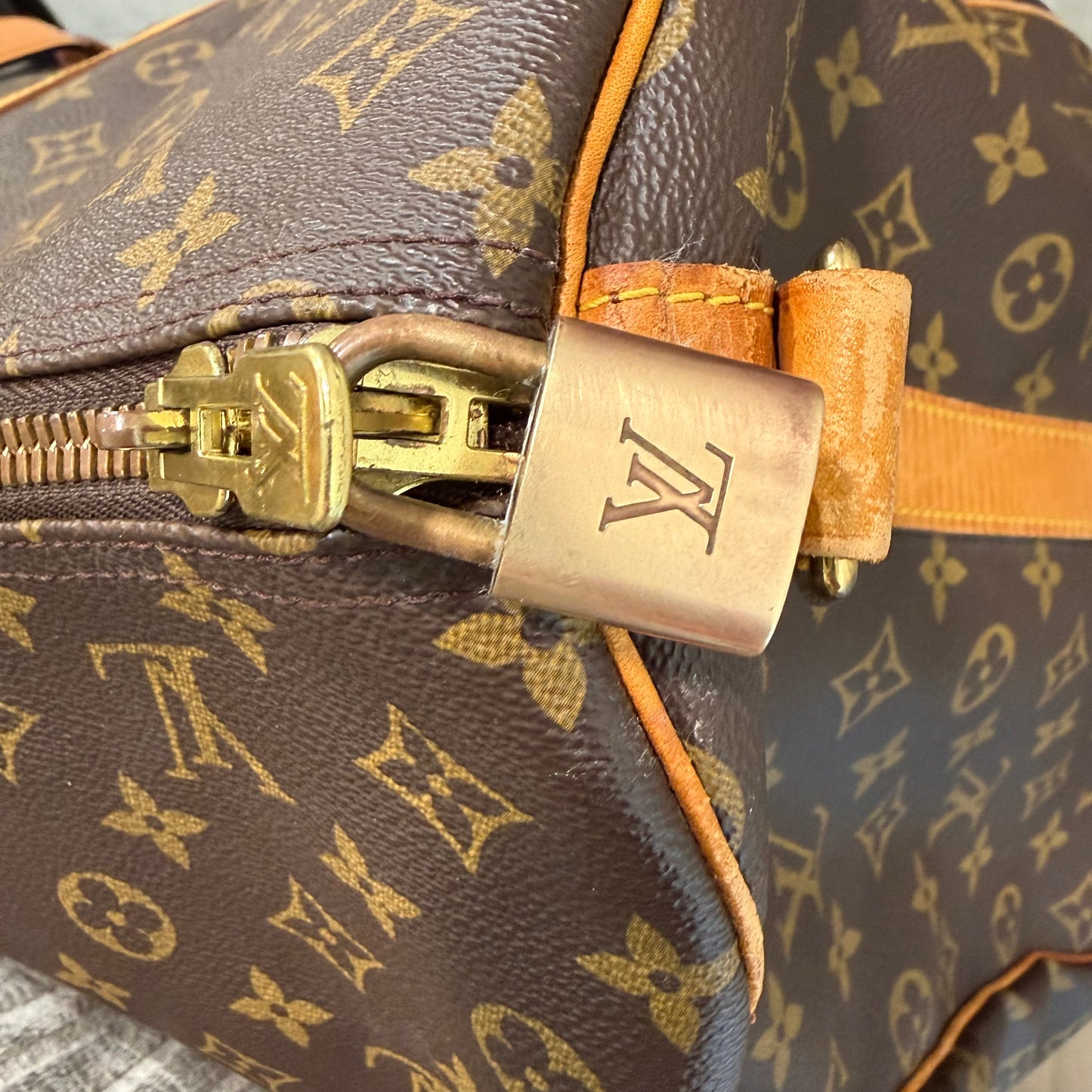 #1114 LOUIS VUITTON Monogram Keepall 60 Bandouliere