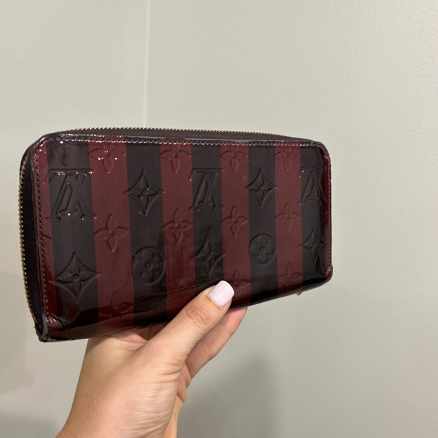 SOLD! Louis Vuitton Vernis Zip Wallet