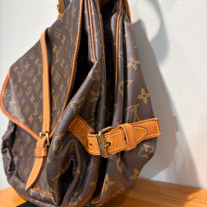 #107 LOUIS VUITTON Saumur 35 Messenger