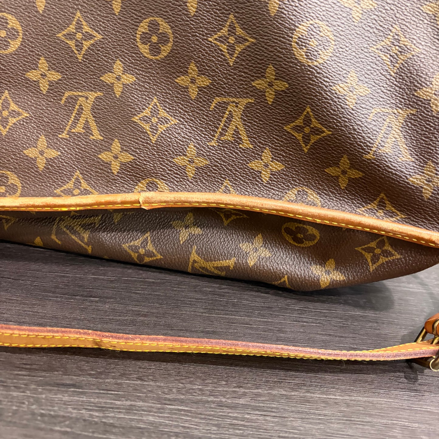 #3206 LOUIS VUITTON  Monogram  Gibeciere GM