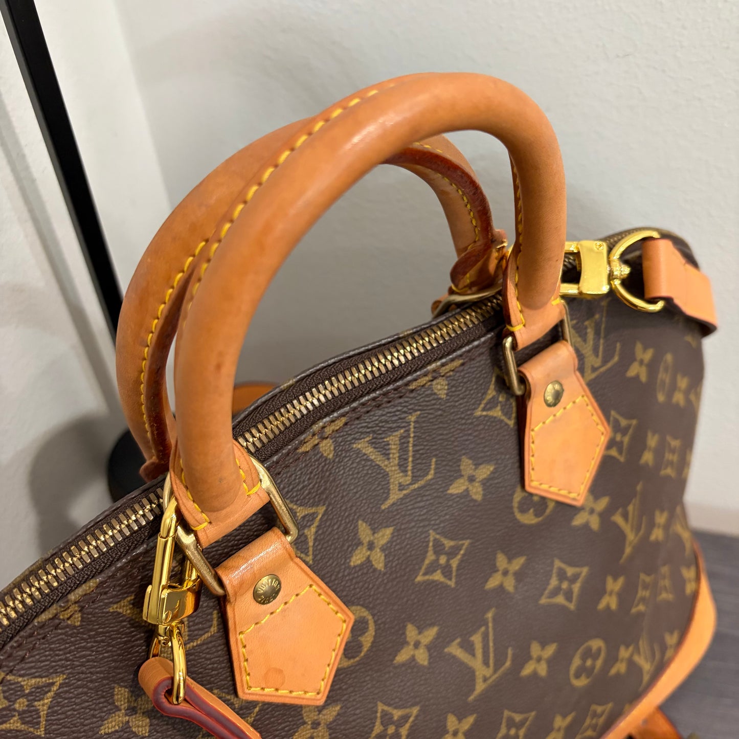 #8217 LOUIS VUITTON Alma PM