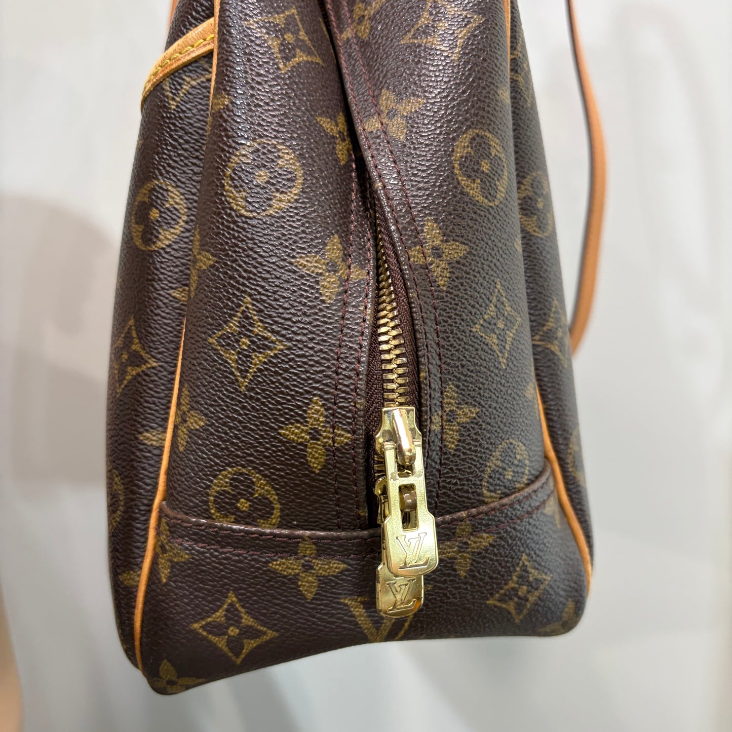 #1116 LOUIS VUITTON Monogram Deauville