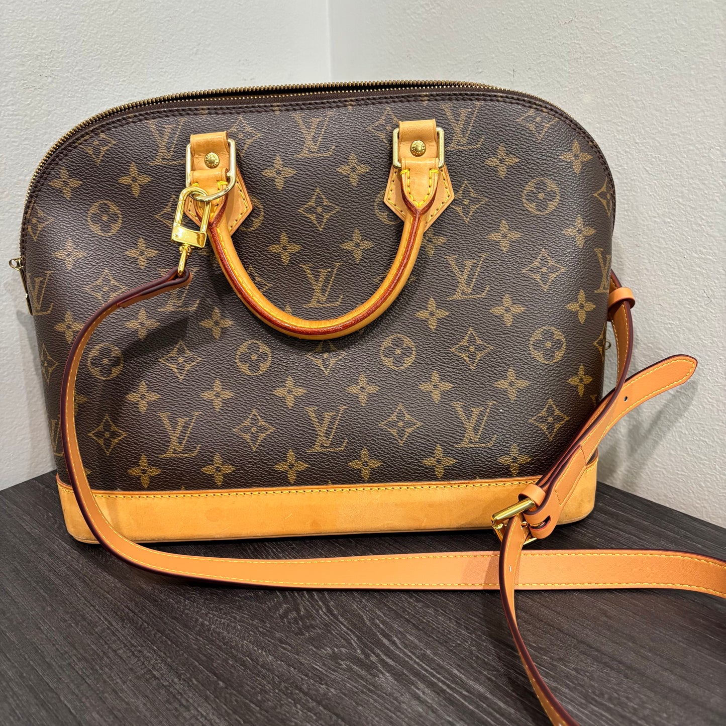 #350 LOUIS VUITTON Alma PM