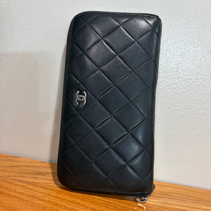 #3218 CHANEL Black Quilted Zip Wallet