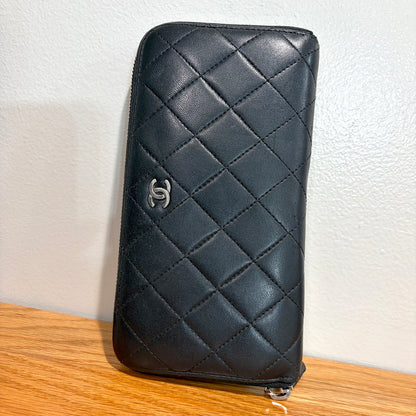 #3218 CHANEL Black Lambskin Leather Matelasse Zip Wallet