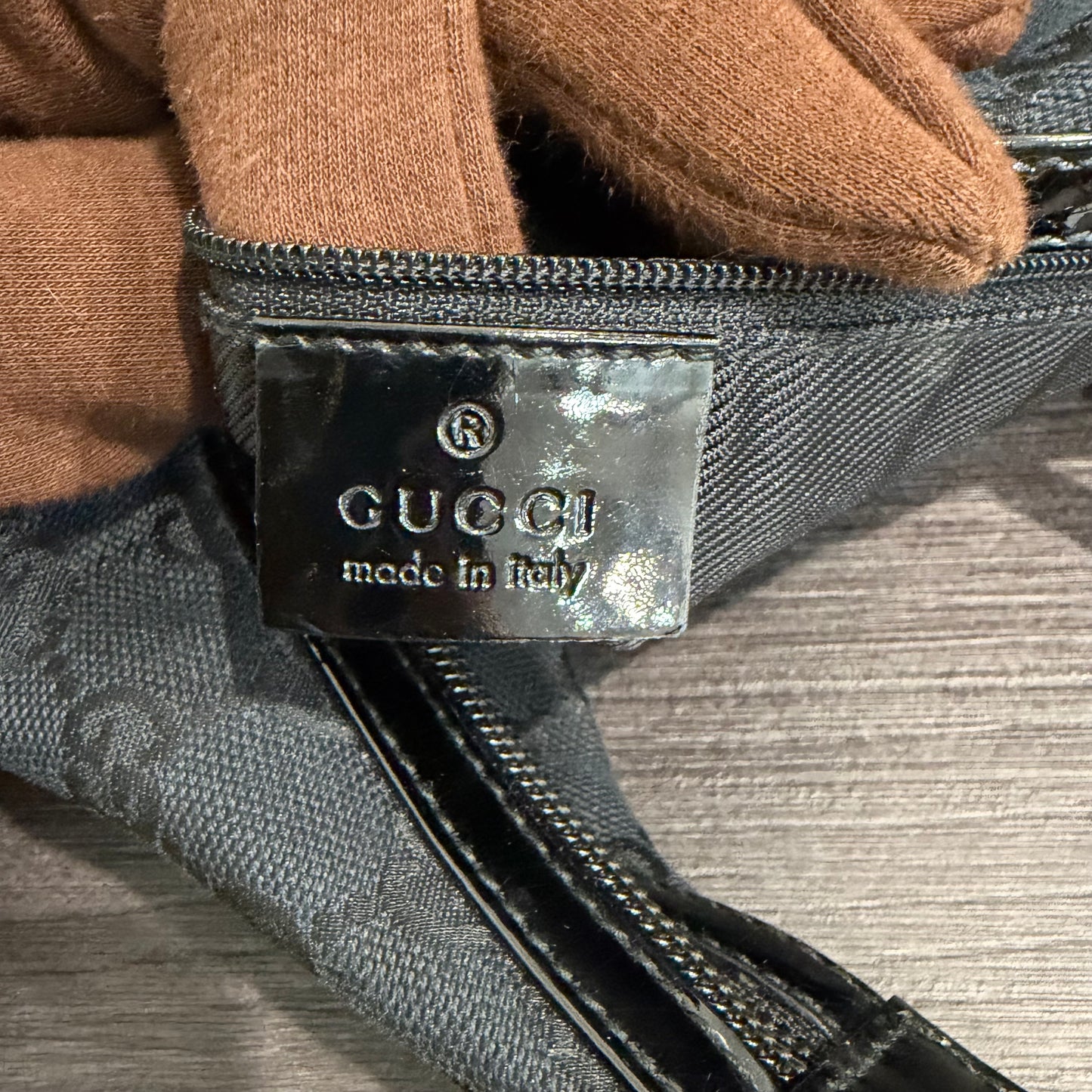 #9109 GUCCI Black GG Canvas & Patent Leather Shoulder Bag