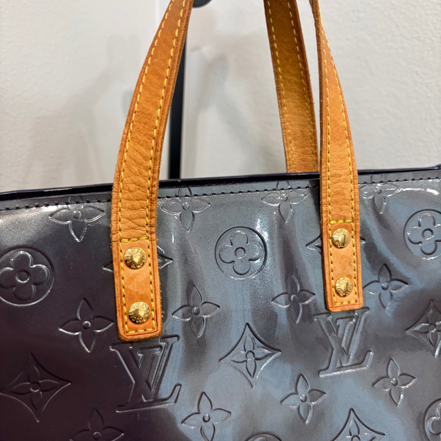 #8251 LOUIS VUITTON Purple Vernis Reade PM