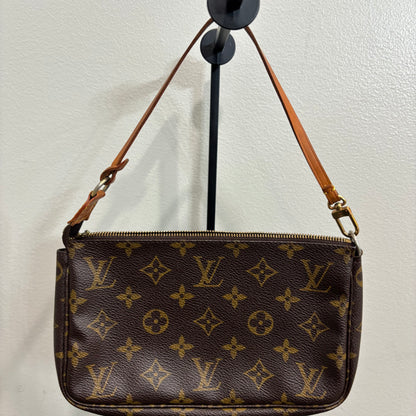 1124 LOUIS VUITTON Pochette