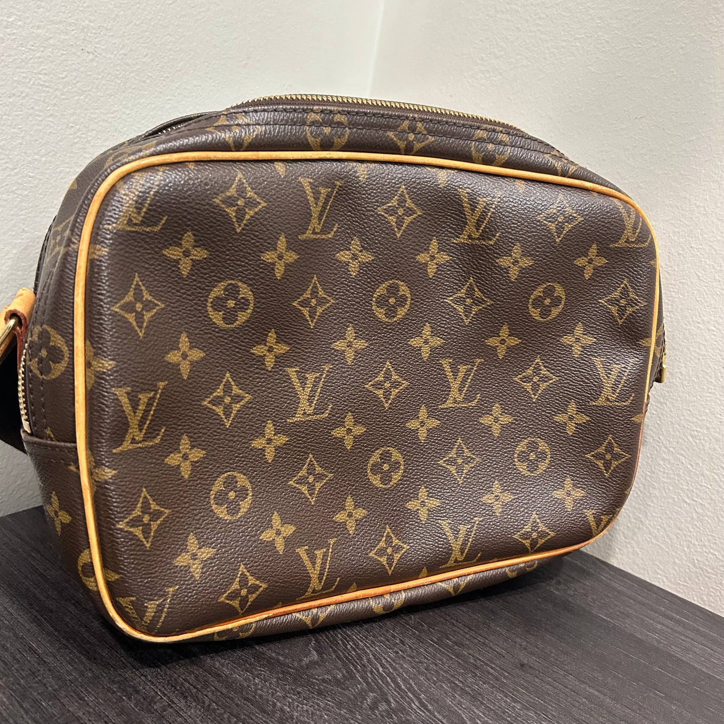#414 LOUIS VUITTON Reporter PM