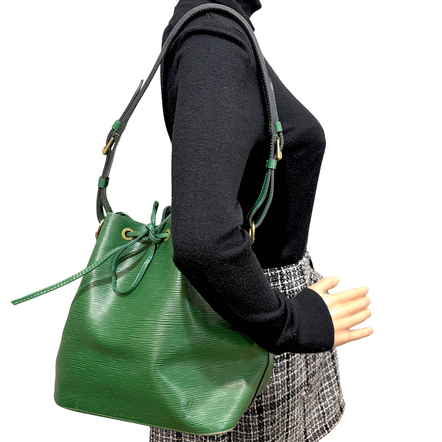 #8257 LOUIS VUITTON Green Petit Noe