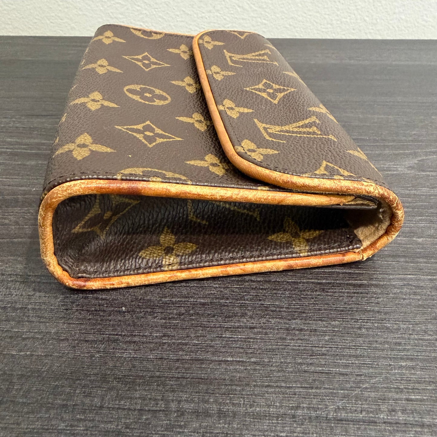 #3213 LOUIS VUITTON Monogram Pochette
