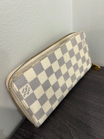 SOLD! Louis Vuitton Damier Zippy Wallet