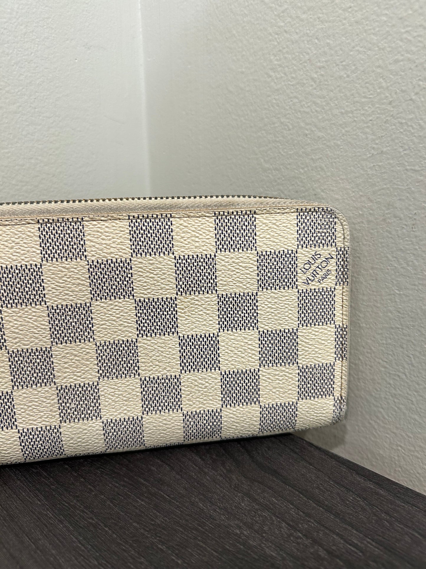 SOLD! Louis Vuitton Damier Zippy Wallet