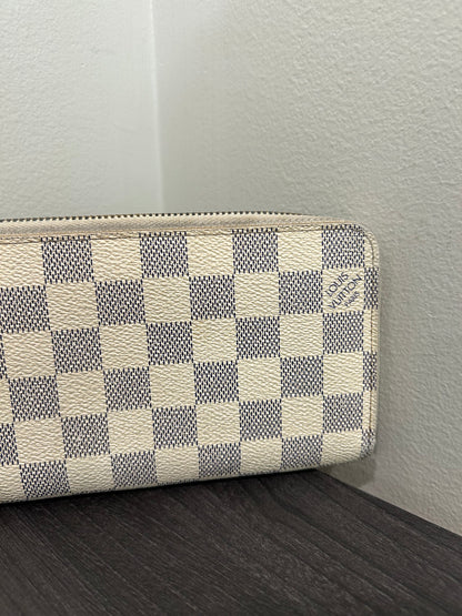 SOLD! Louis Vuitton Damier Zippy Wallet