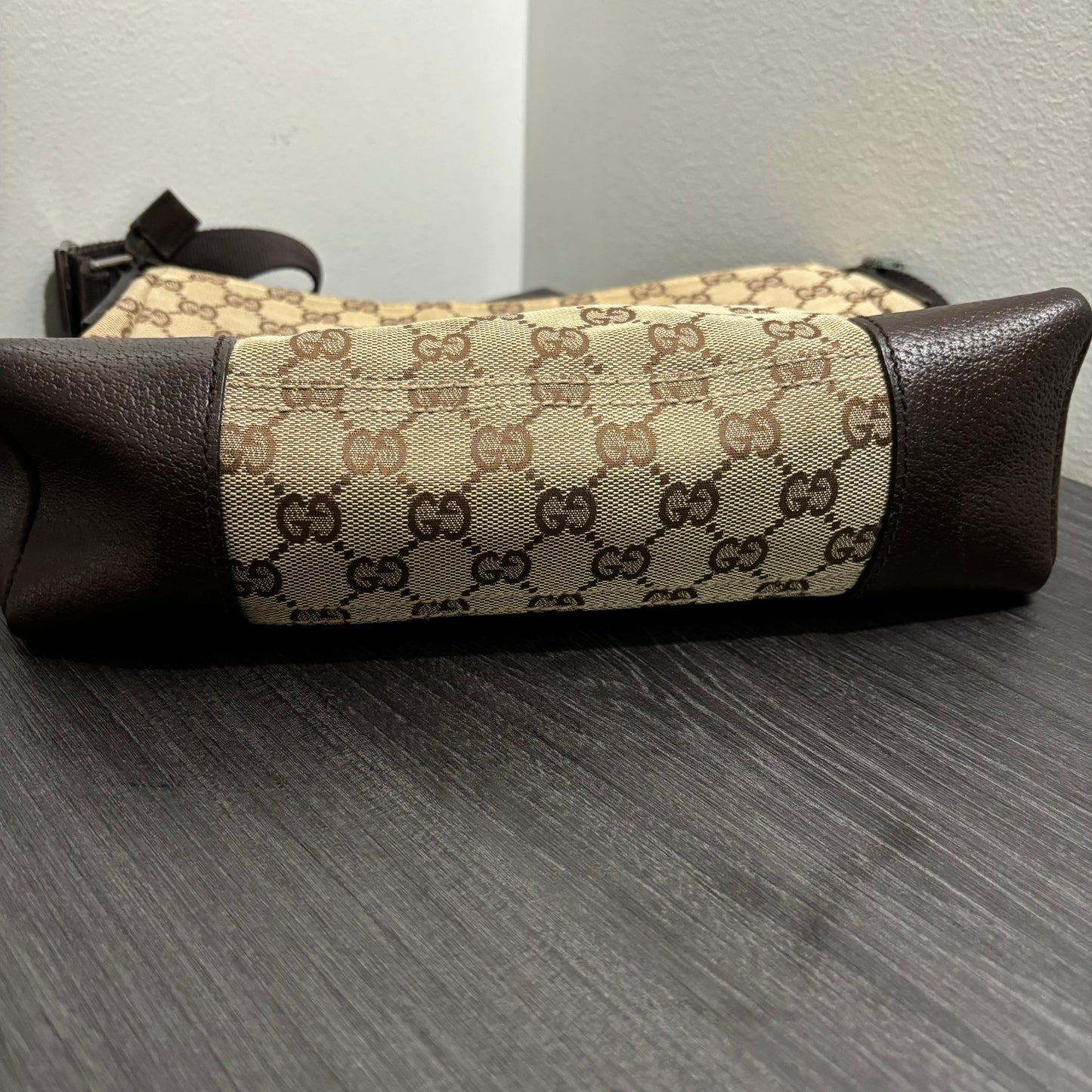 #240 Gucci Crossbody