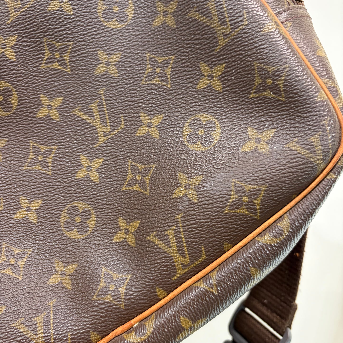#1127 LOUIS VUITTON Monogram Reporter PM