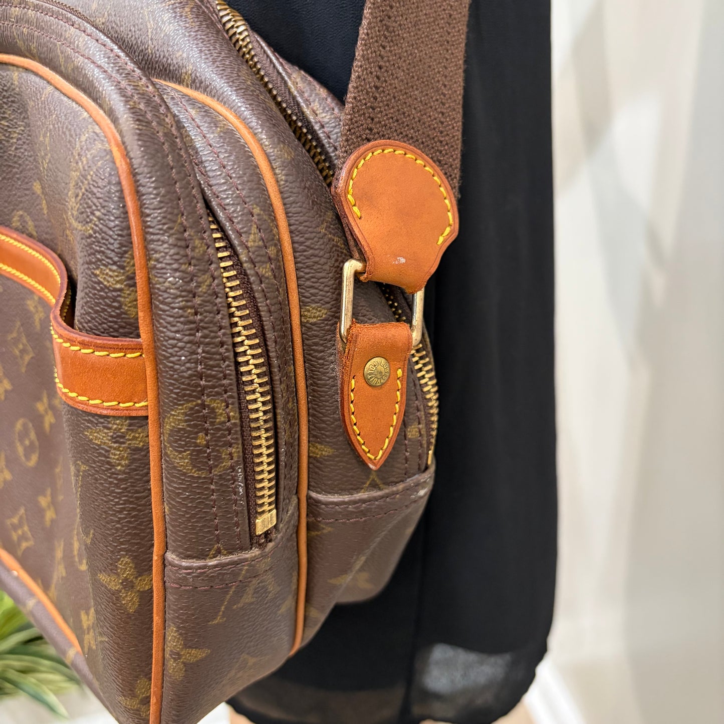 #1127 LOUIS VUITTON Monogram Reporter PM