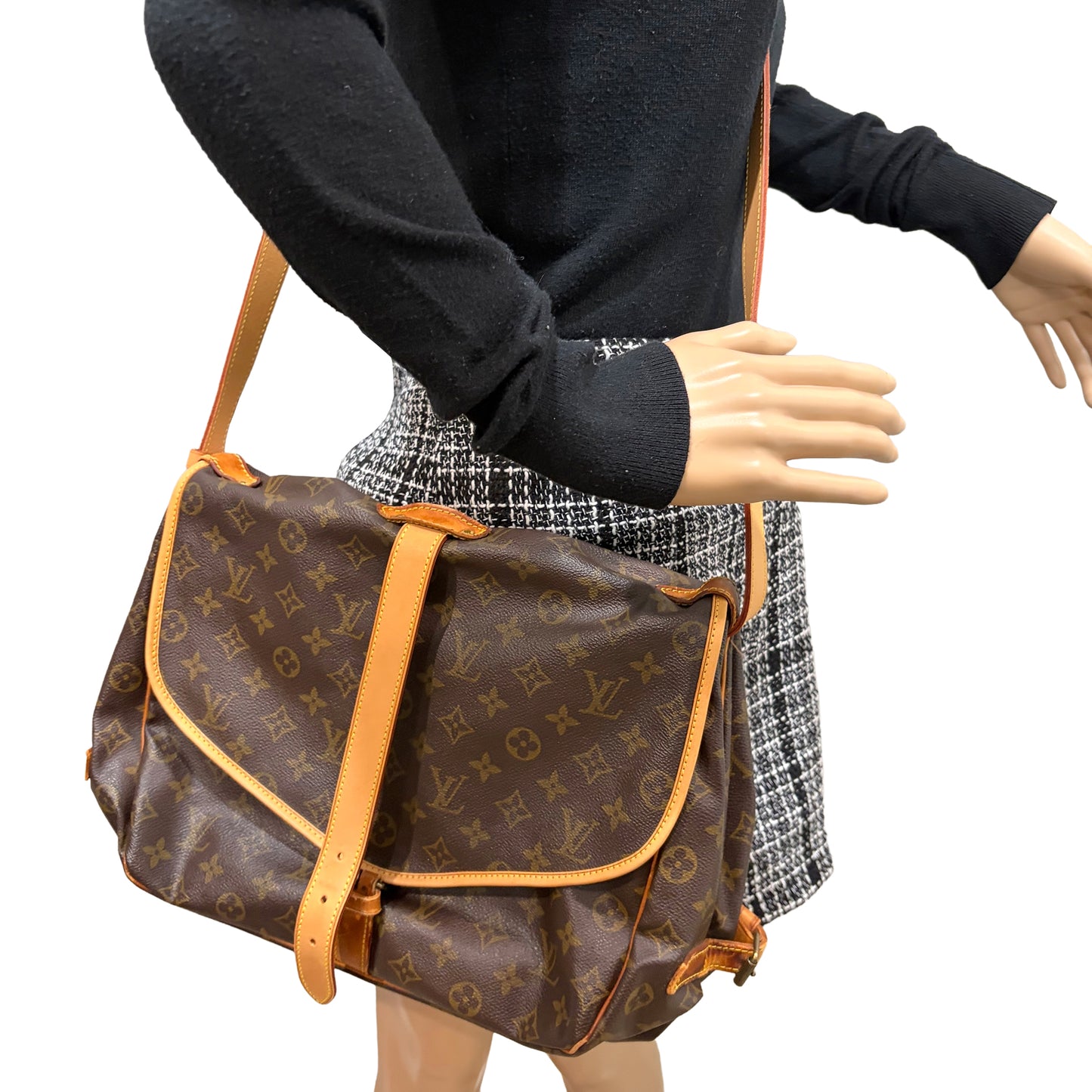 #8213 LOUIS VUITTON Monogram Saumur 35 Crossbody