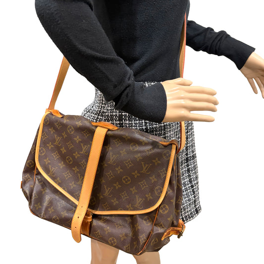 #8213 LOUIS VUITTON Monogram Saumur 35 Crossbody