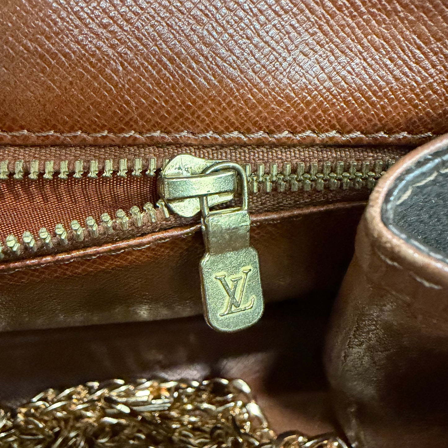 #8281 LOUIS VUITTON Monogram Dame 29