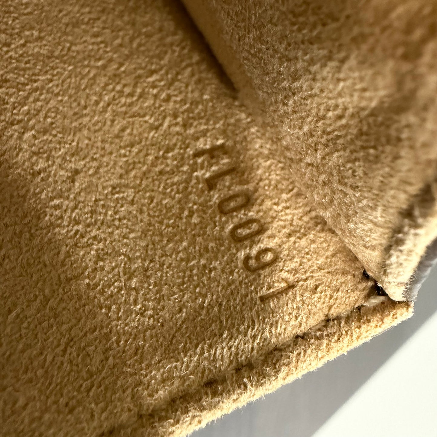 #3212 LOUIS VUITTON Monogram Pochette