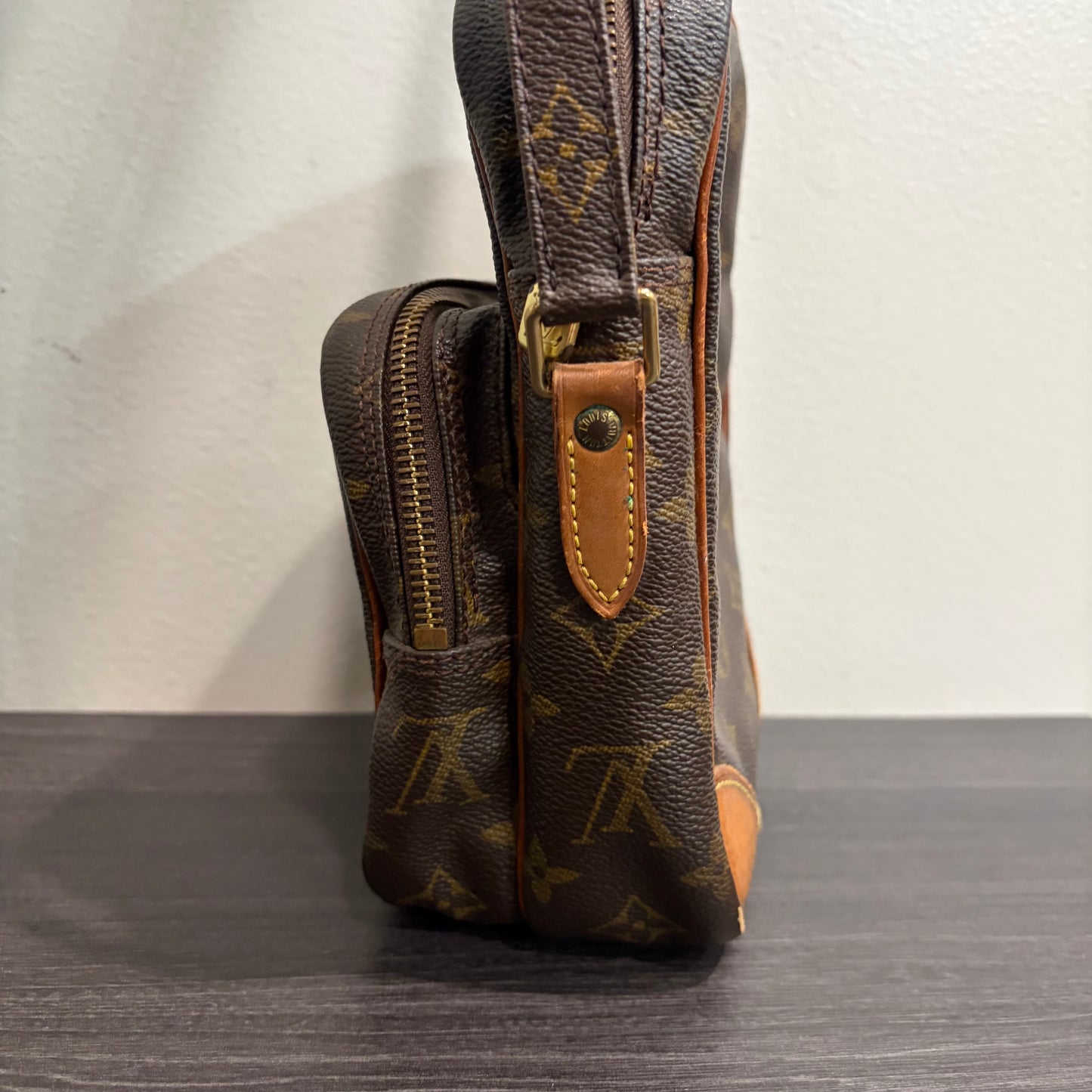 8911 LOUIS VUITTON Monogram Amazone MM Crossbody