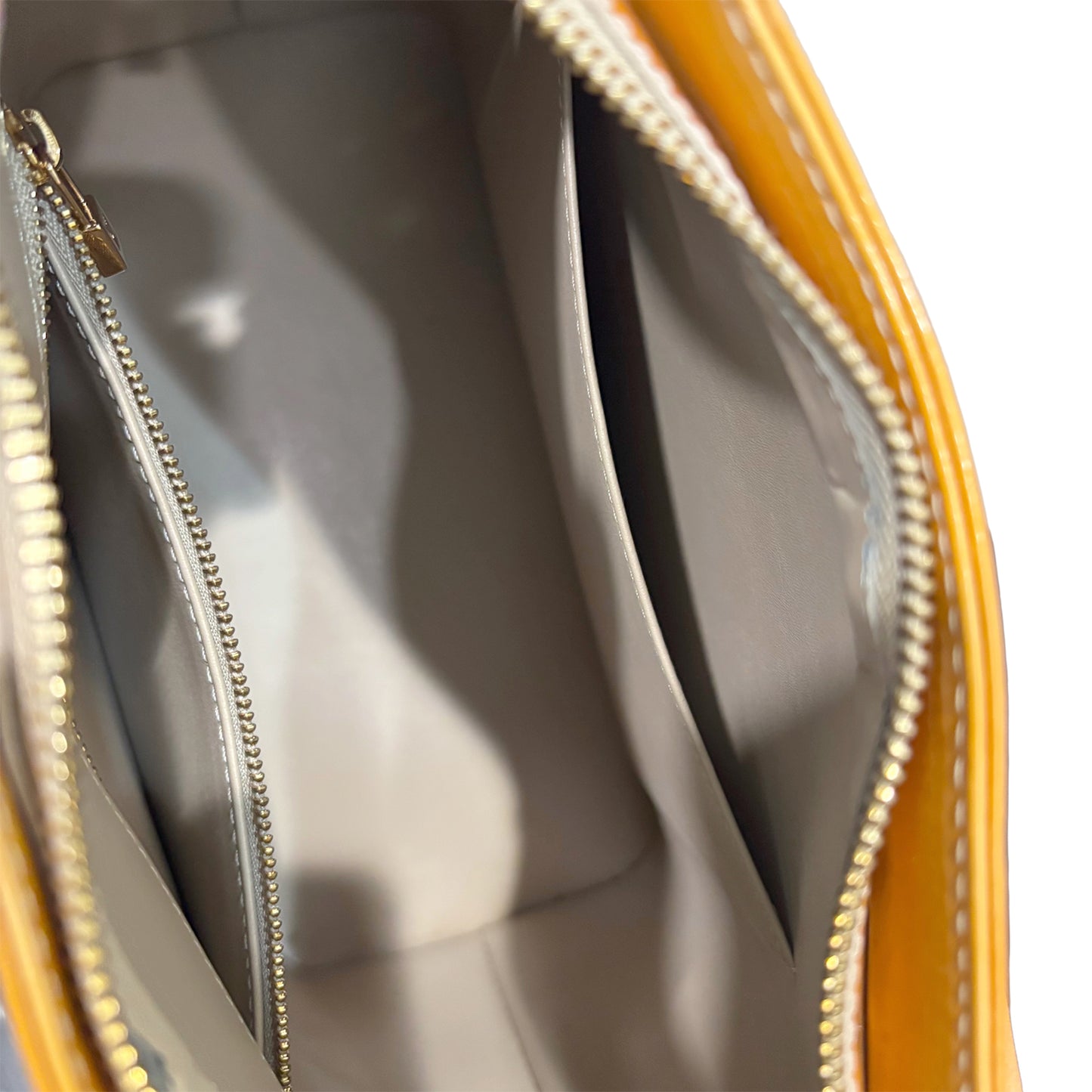 #1120 LOUIS VUITTON Jaune Passion Vernis Leather Houston Shoulder Tote (Cig Odor)