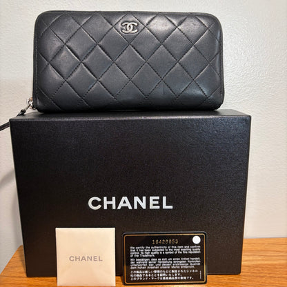 #3218 CHANEL Black Quilted Zip Wallet