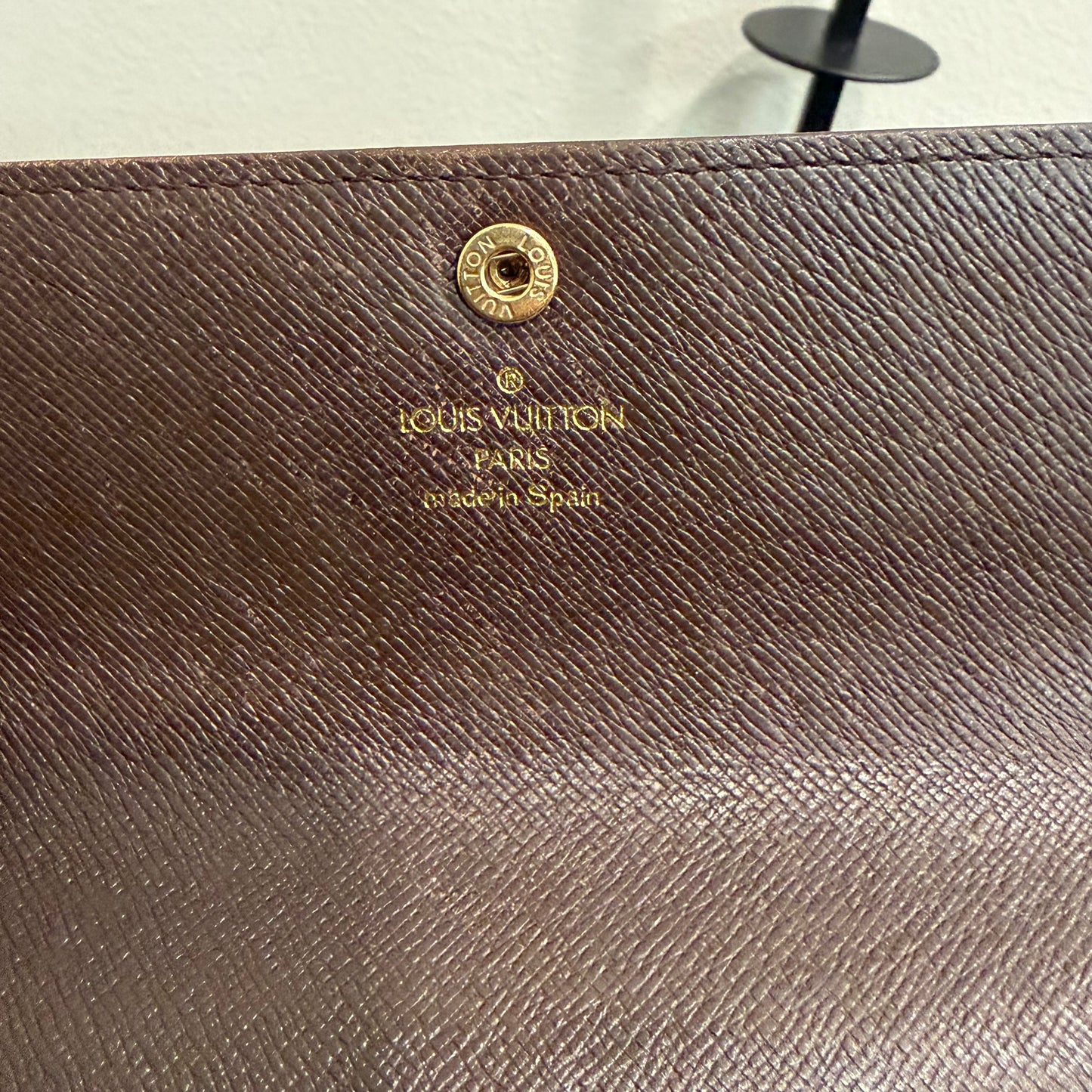 8859 LOUIS VUITTON Damier Ebene Sarah Wallet