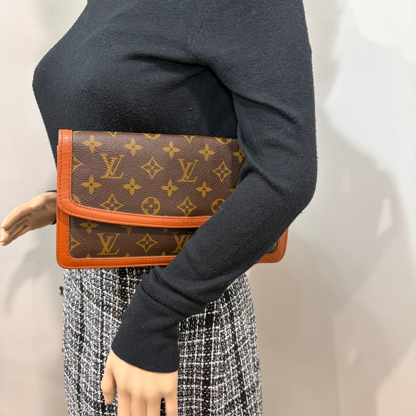 #8242 LOUIS VUITTON Monogram Dame 26 with Removable Chain