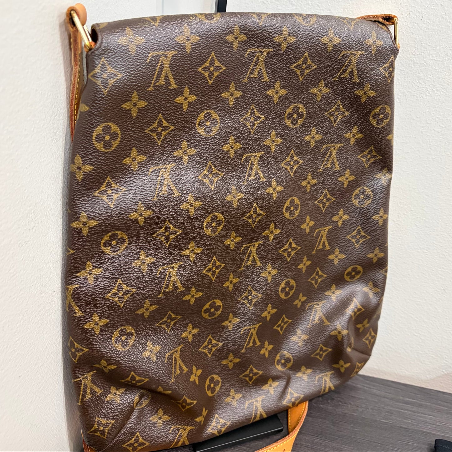 #8261 LOUIS VUITTON Musette GM