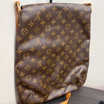 #8261 LOUIS VUITTON Musette GM