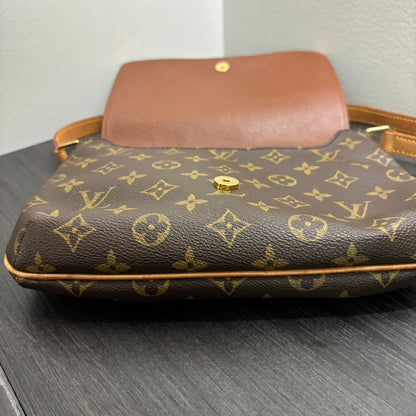 #226 LOUIS VUITTON Musette Tango Short